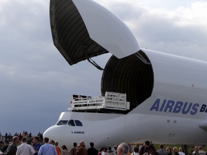 Airbus als Luftfracht: Beluga Frachtflugzeug